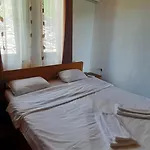 семеен скендерова къща בית הארחה 3*