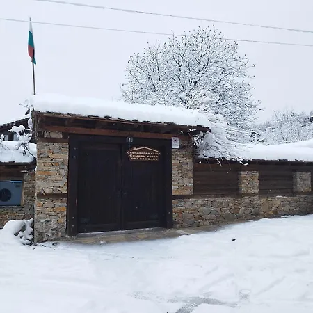 семеен скендерова къща 3* Leshten