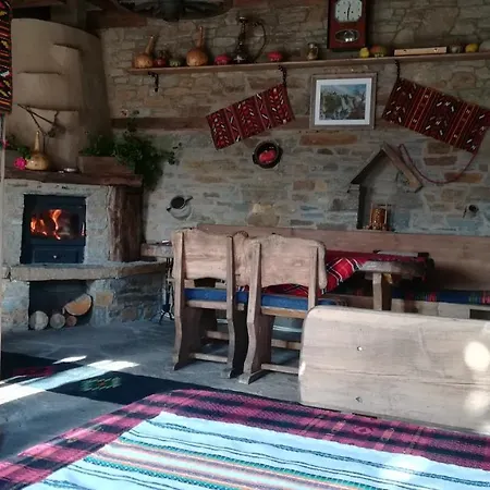 Pensjonat семеен скендерова къща Leshten