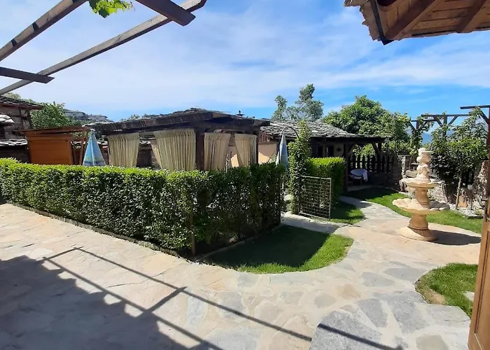 Семеен Хотел Скендерова Къща ゲストハウス レシテン