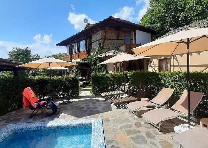 Семеен Хотел Скендерова Къща ゲストハウス 3*