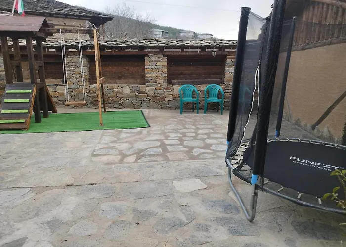 Семеен Хотел Скендерова Къща ゲストハウス 3*